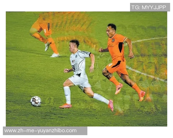 辛巴在绿茵场上展现足球风采与团队精神的精彩瞬间